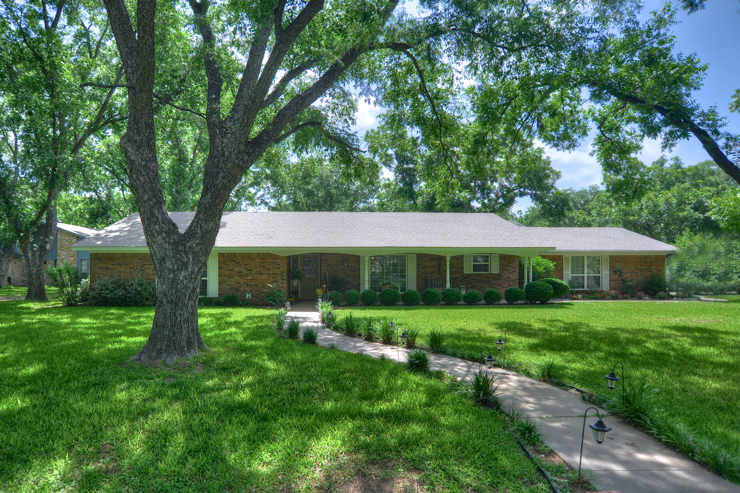 Featured image for “SOLD! – Granbury Pecan Plantation Home 76049”