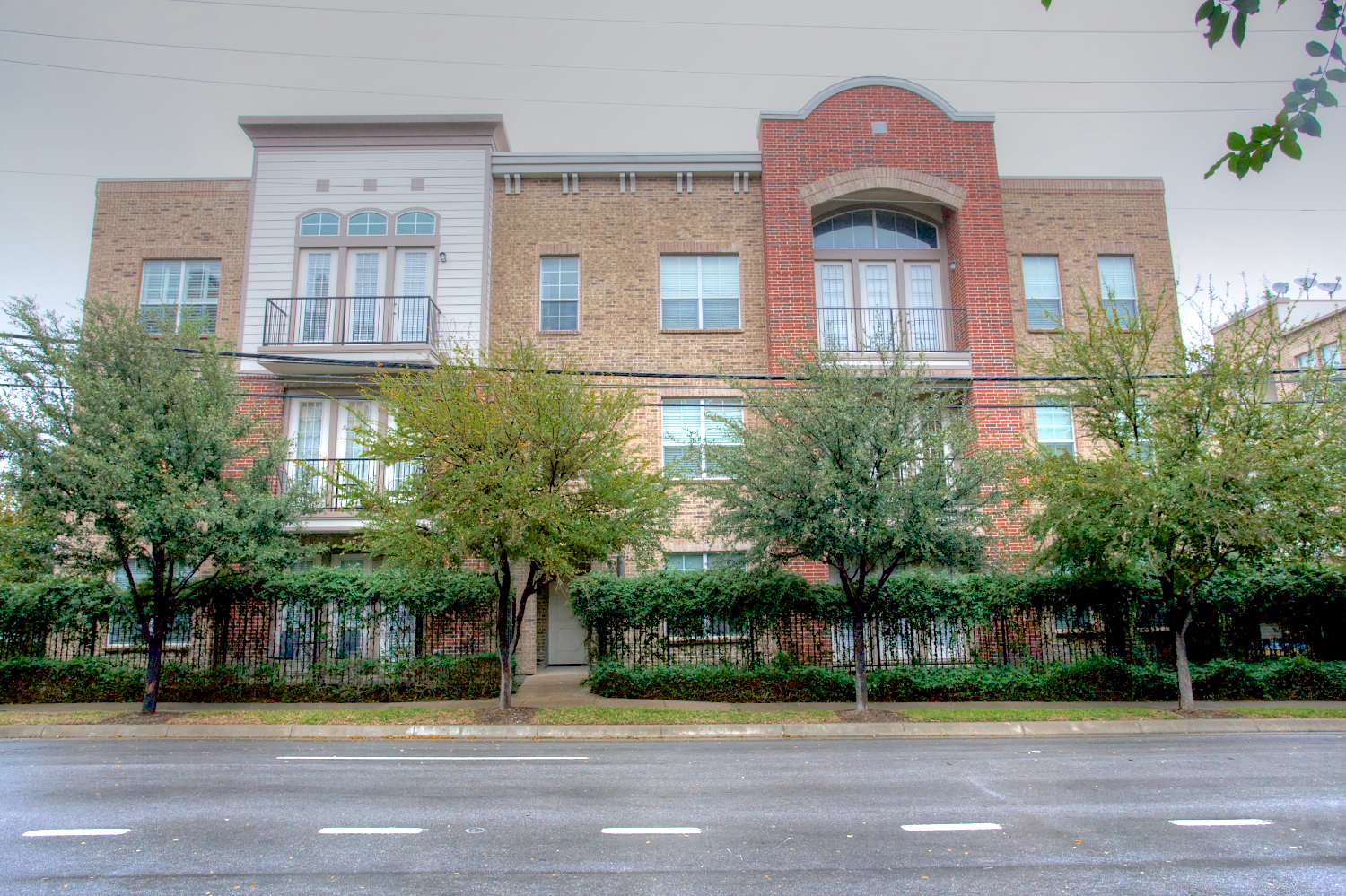 Featured image for “Fort Worth Westview Condo For Sale – 76102”