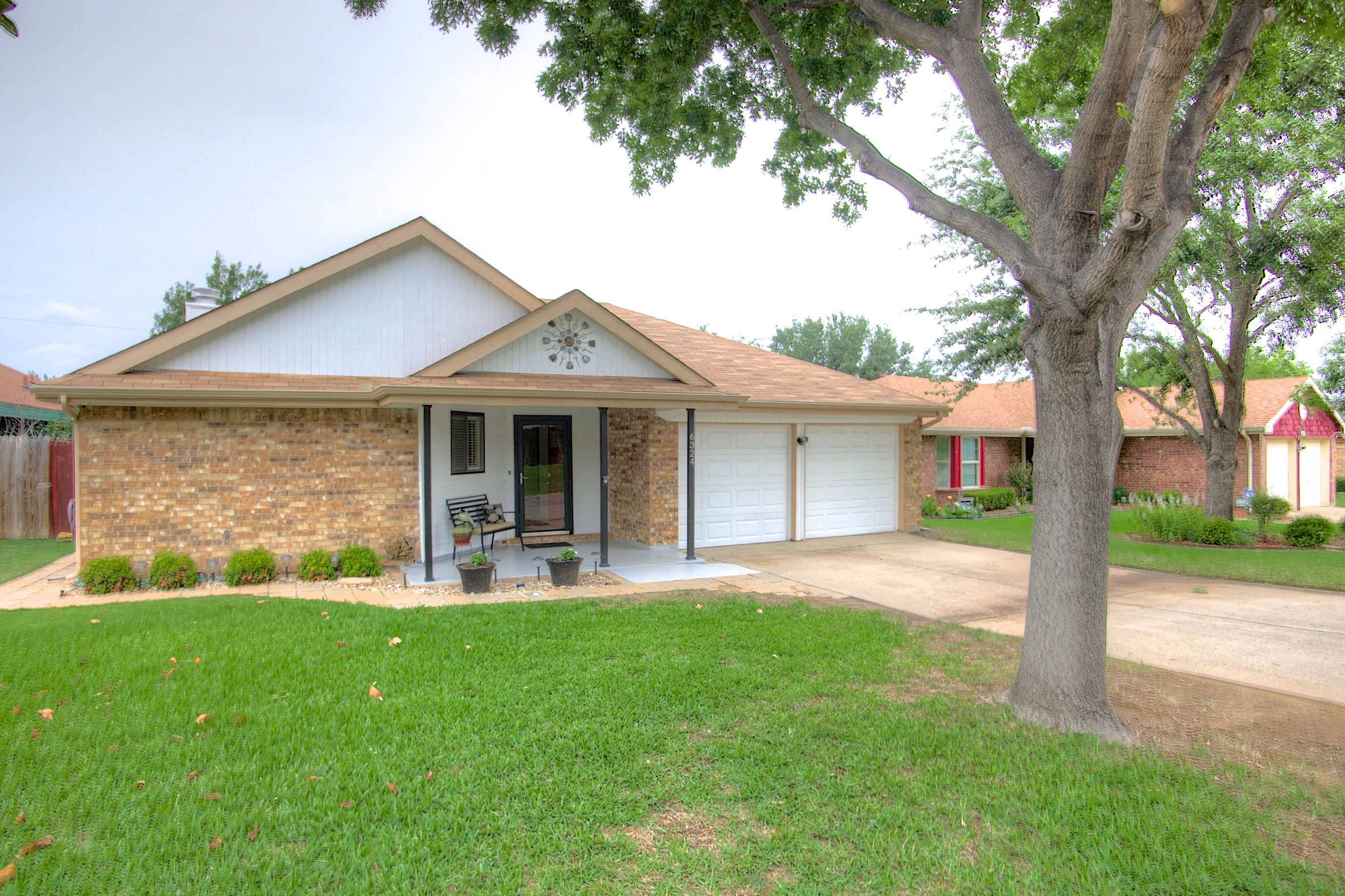 Featured image for “SOLD – Fort Worth Woodmont Home – 76133”