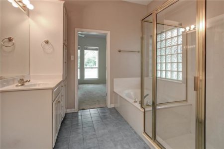 Pecan Plantation Custom Home For Sale - Master Bath